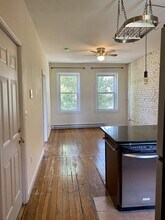 142-146 Everett St-Unit -3 in Boston, MA - Building Photo - Building Photo