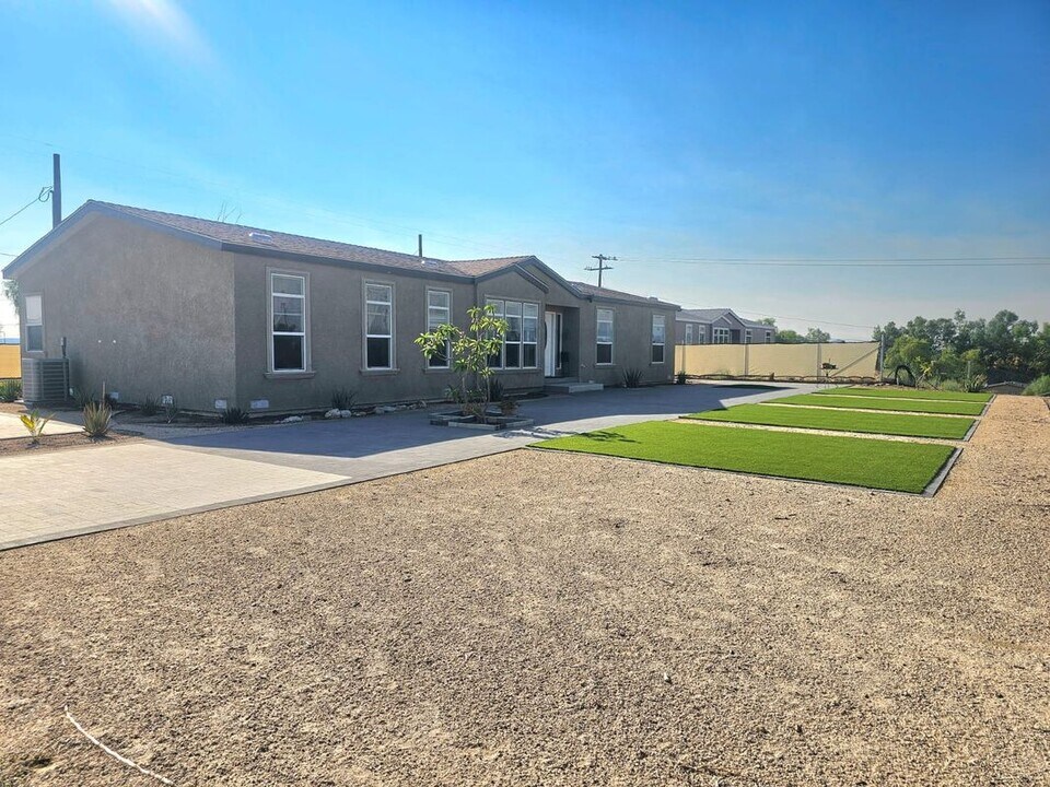 21197 Mazie Ave in Perris, CA - Building Photo