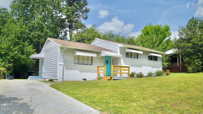 2006 Waters Dr in Raleigh, NC - Building Photo - Building Photo