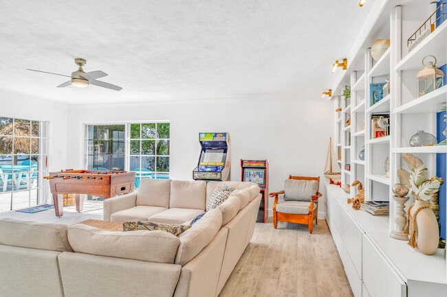 90B Sombrero Beach Rd in Marathon, FL - Foto de edificio - Building Photo