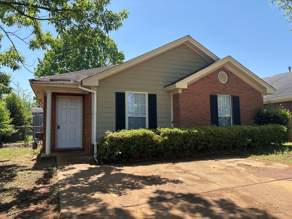 926 Cruz Ct in Montgomery, AL - Building Photo