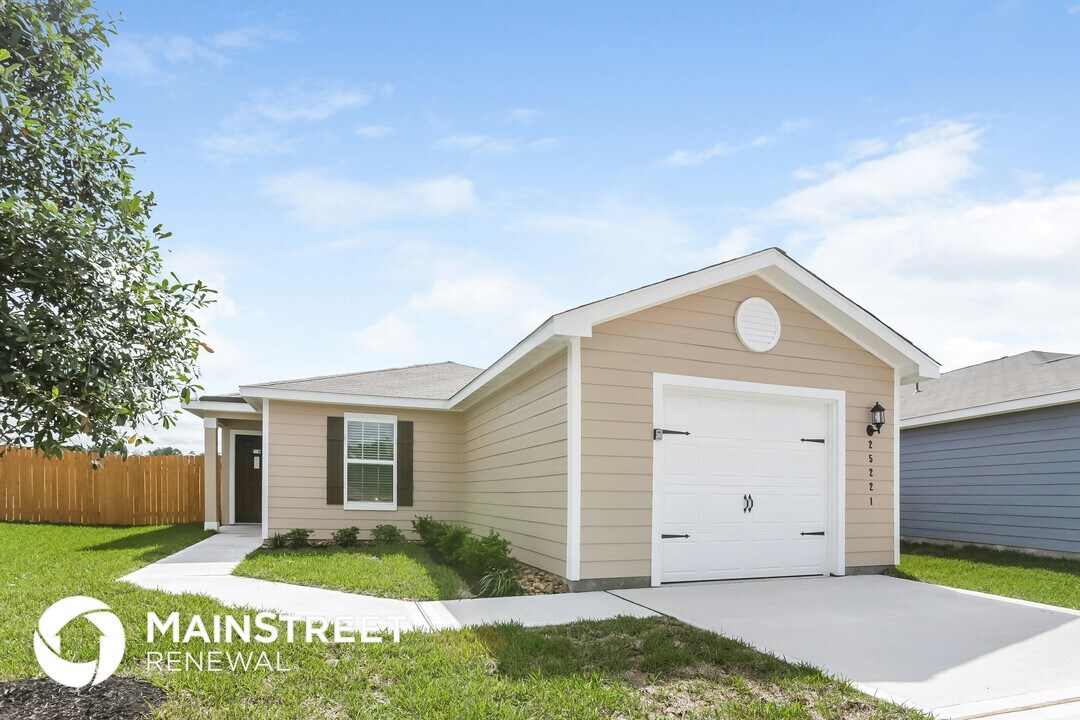 25221 Dickens Dr in Magnolia, TX - Building Photo