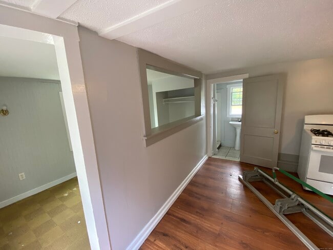 49 Washington St in Bristol, CT - Building Photo - Building Photo