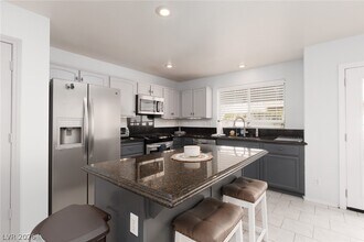 7904 Constantinople Ave in Las Vegas, NV - Building Photo - Building Photo