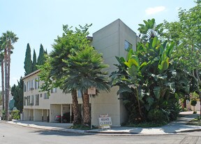 8600 Rugby Dr in West Hollywood, CA - Building Photo
