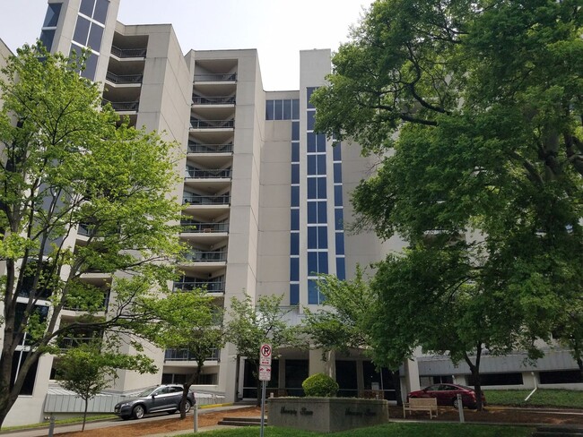 900 19th Ave S in Nashville, TN - Foto de edificio - Building Photo