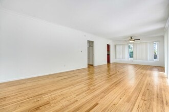 1975 S Beverly Glen Blvd in Los Angeles, CA - Building Photo - Building Photo