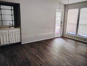 1202 Thorpe Ln, Unit 216 in San Marcos, TX - Foto de edificio - Building Photo