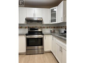 8600 General Currie Rd in Richmond, BC - Building Photo