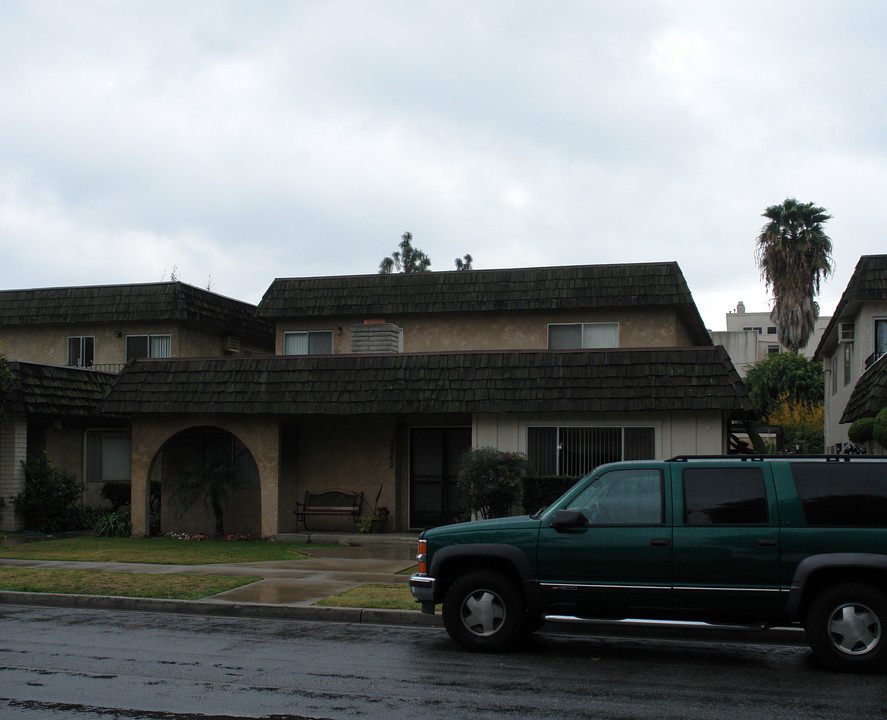 3842 Howard Ave in Los Alamitos, CA - Building Photo