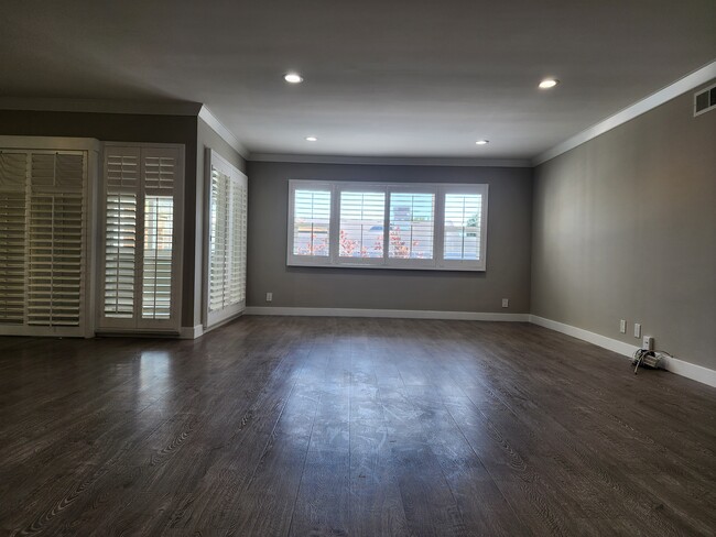 17200 Willard St in Van Nuys, CA - Foto de edificio - Building Photo