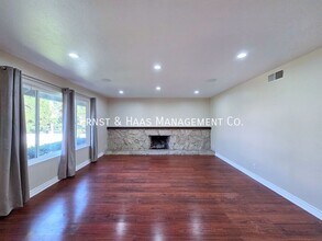 926 E Bastanchury Rd in Placentia, CA - Building Photo - Building Photo