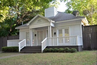 Essex House in Dallas, TX - Foto de edificio - Building Photo