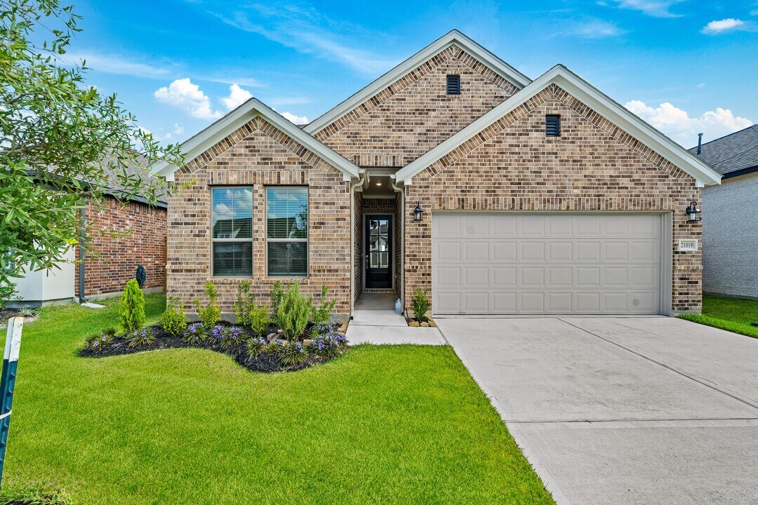 21019 Seneca Bluff Ln in Cypress, TX - Building Photo