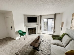 1030 1/2 Clayton Ln in Austin, TX - Building Photo - Building Photo