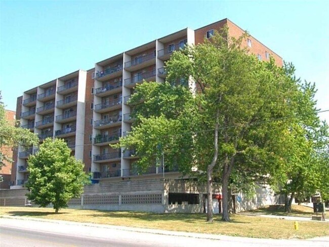 property at 955-955 Huron St