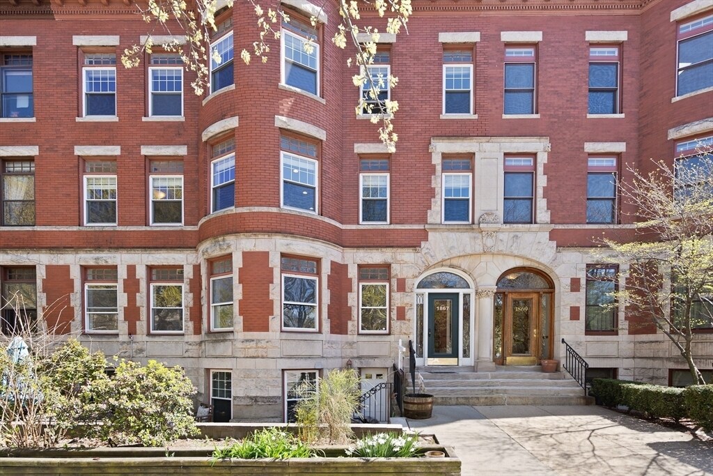 1867 Beacon St in Brookline, MA - Foto de edificio