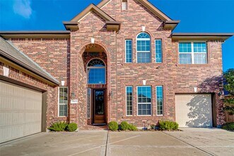 9915 St Romain Dr in Katy, TX - Foto de edificio - Building Photo