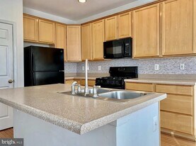 410 Redland Blvd in Rockville, MD - Building Photo