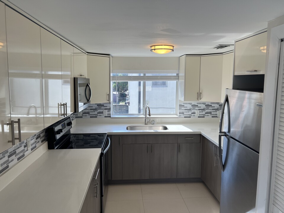 1059 SW 3rd St, Unit 7 in Miami, FL - Building Photo