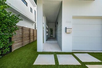 3142 Carter St in Miami, FL - Foto de edificio - Building Photo