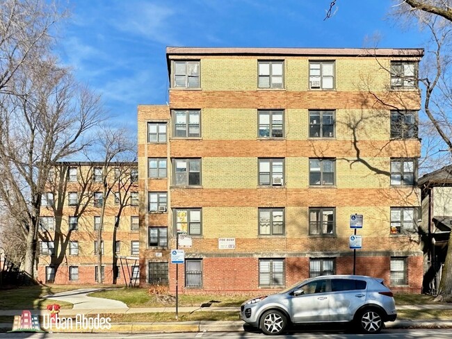 1360 W Touhy Ave, Unit 208