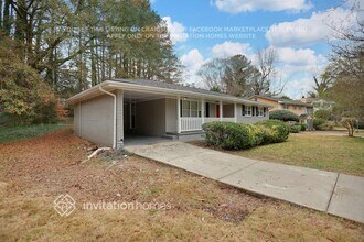 2932 Heather Dr in East Point, GA - Foto de edificio - Building Photo