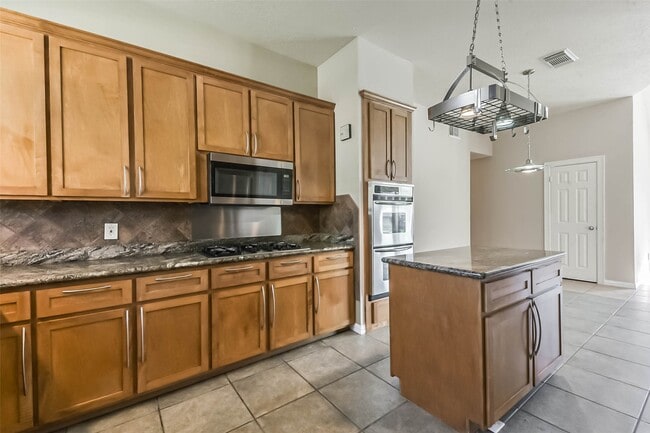 property at 2533 Potomac Dr