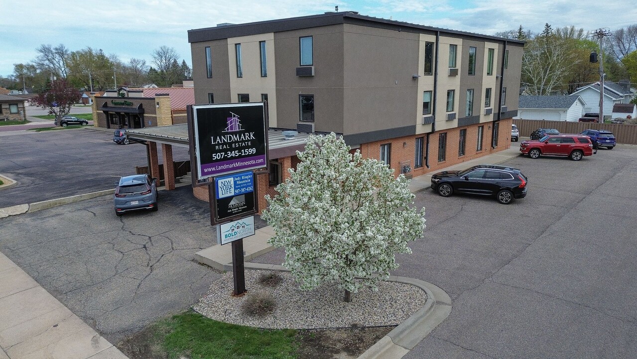 931 Madison Ave in Mankato, MN - Building Photo