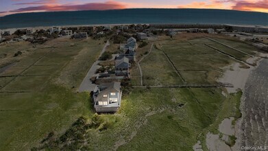 552 Dune Rd in Southampton, NY - Building Photo - Building Photo