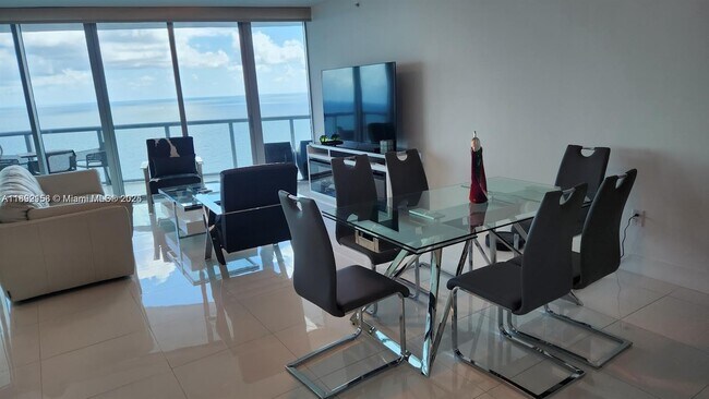 17001 Collins Ave, Unit 3705 in Sunny Isles Beach, FL - Foto de edificio - Building Photo