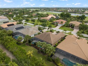 8888 Mustang Island Cir in Naples, FL - Foto de edificio - Building Photo