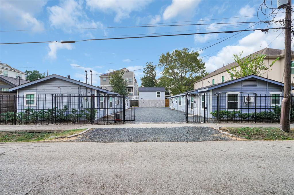 5605 Petty St in Houston, TX - Building Photo