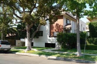 125 E Fairview Ave in Glendale, CA - Building Photo - Building Photo
