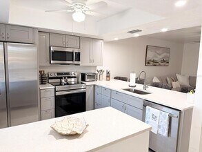 5027 SW 16th Pl in Cape Coral, FL - Foto de edificio - Building Photo