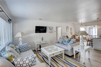 10 S Swinton Cir in Delray Beach, FL - Building Photo - Building Photo