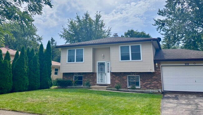 property at 454 Manor Pl