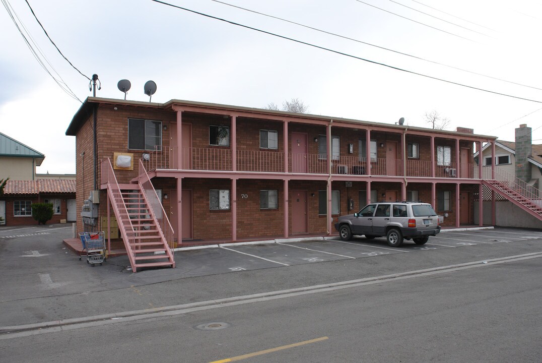 70 Walts Ln in Reno, NV - Foto de edificio