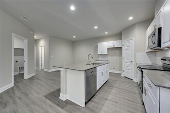 5209 Thunderbird St in Lago Vista, TX - Building Photo - Building Photo