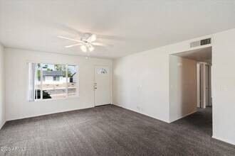 3227 E Helena Dr in Phoenix, AZ - Foto de edificio - Building Photo