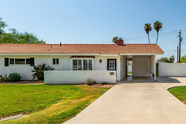 6925 E Rancho Vista Dr in Scottsdale, AZ - Foto de edificio - Building Photo