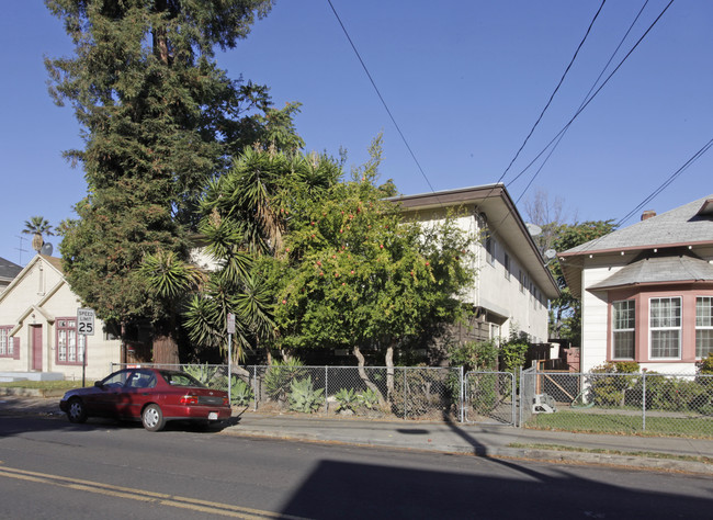 431 E St John St in San Jose, CA - Foto de edificio - Building Photo