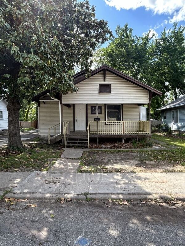 property at 20 4th St Cir
