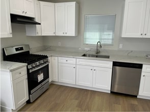 120 N Lomita St, Unit 122NLomitaSt in Burbank, CA - Building Photo - Building Photo