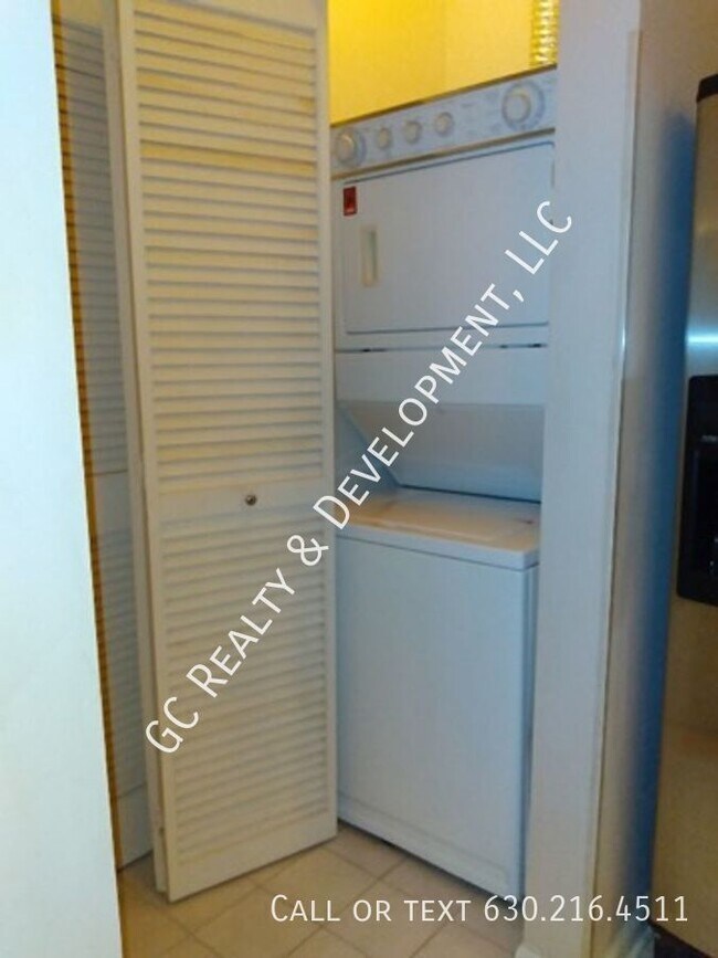 1225 N Orleans St in Chicago, IL - Building Photo - Building Photo