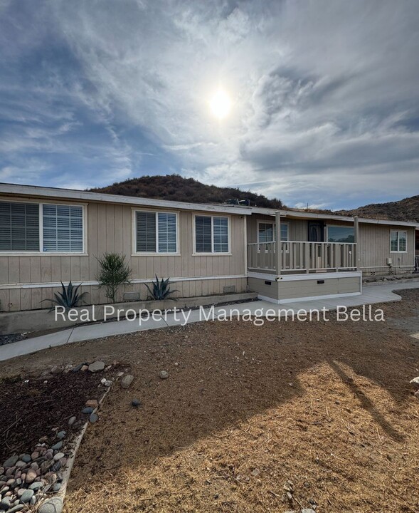 27155 Garbani Rd in Menifee, CA - Building Photo