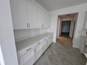 11044 Pinot Dr in Venice, FL - Foto de edificio - Building Photo