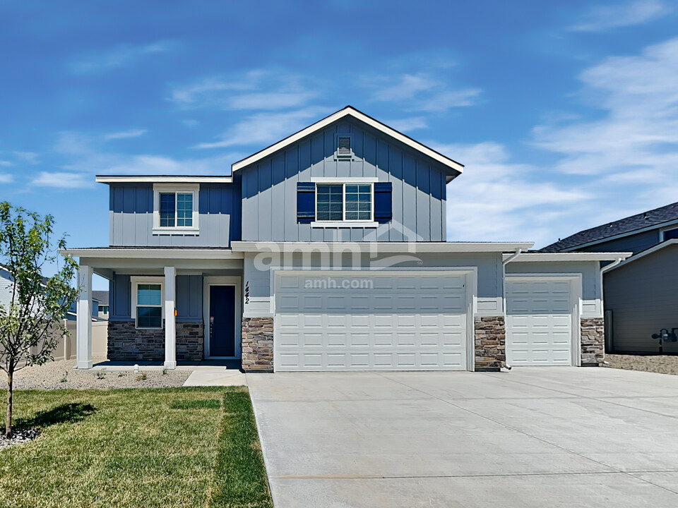 1442 E Old Mesquite St in Kuna, ID - Foto de edificio