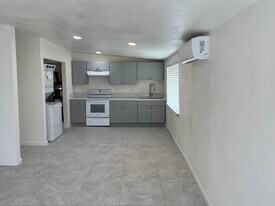 2542 Sea View Ave in Thermal, CA - Building Photo