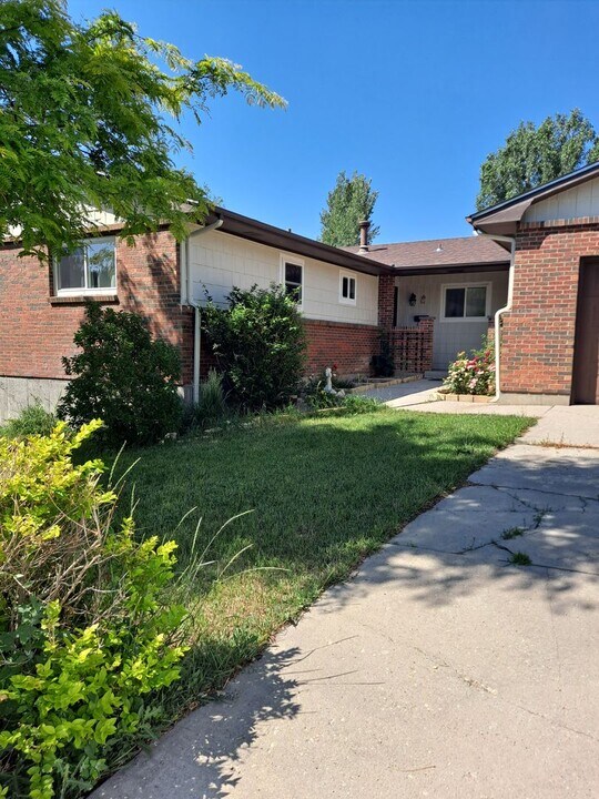 5 Dante Ct in Pueblo, CO - Foto de edificio